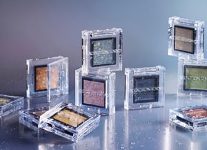 「アディクション」夏コスメは雨の情景の色合いで登場　リサイクル素材を使用したコンパクトケースも発売