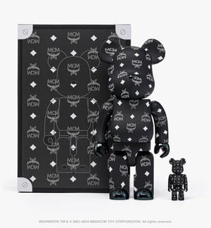 MCMとベアブリックのコラボ第3弾　ラバーコート仕様のフィギュアを発売