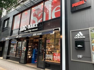 ハンズフリーシューズへの本格参入でABCマートの客単価が7％上昇