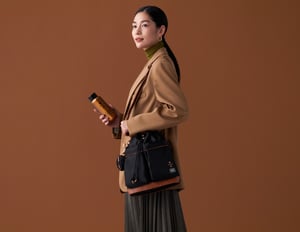 スターバックス × ポーター第2弾、「ダブルトール ラテ」をイメージしたヘルメットバッグなど発売