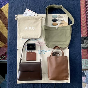 A.P.C.がアクセサリーにフォーカスしたイベント開催　バッグや財布などをラインナップ